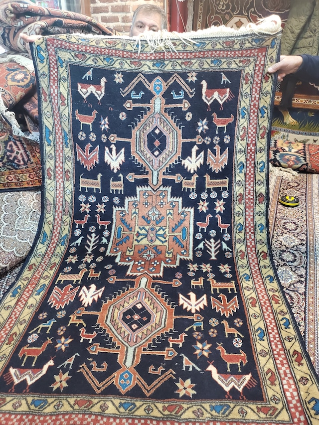 絨毯クエスト51【No.35】3連メダリオン ※現在、こちらの商品はイランに置いてあります。ご希望の方は先ずは在庫のご確認をお願いします。
