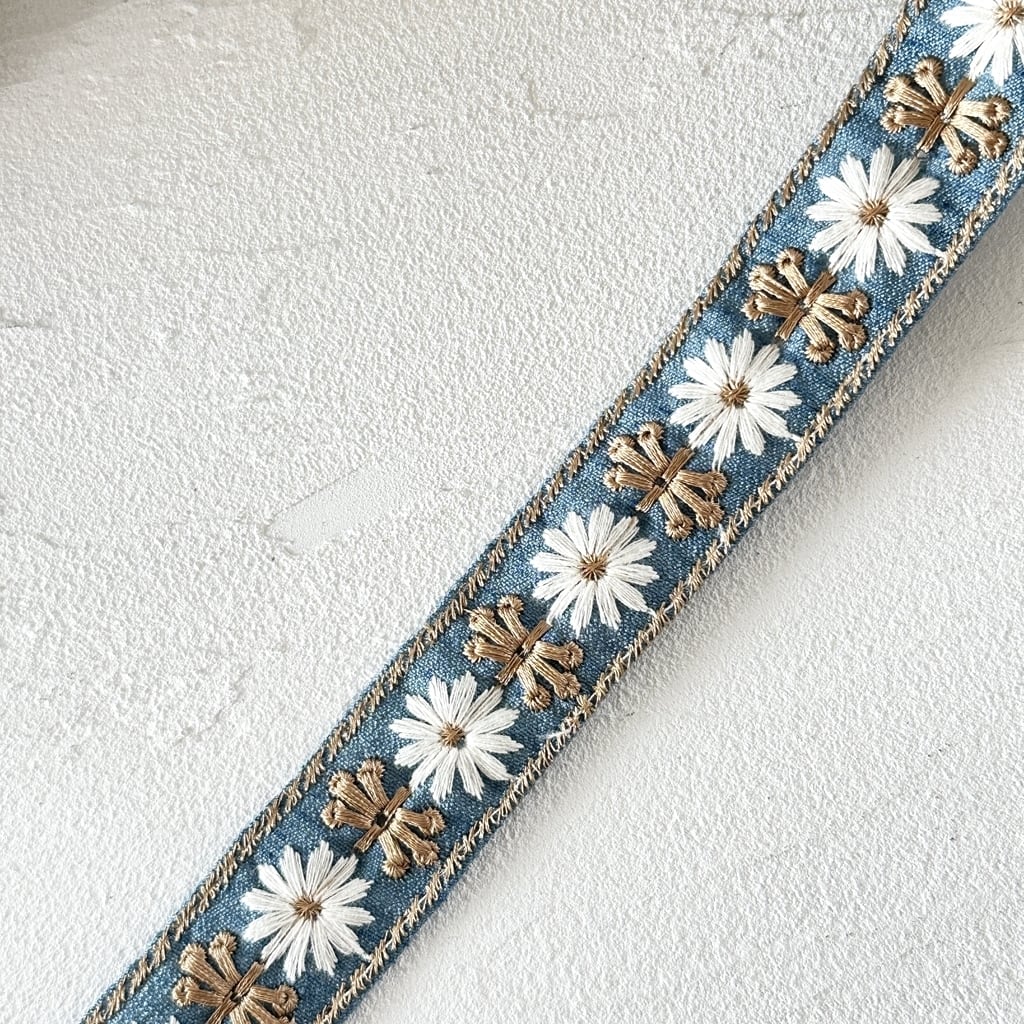 1ロール デイジークロス NEWタイプ [デニムブルー]インド刺繍リボン
