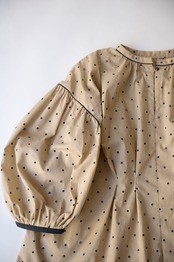 【suie】Polka dot gathered sleeve tunic/ポルカドットパフスリーブチュニック(ブラウン×ブラックドット)