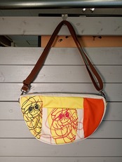 ハーフムーンショルダー