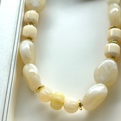 【Constance Beige コンスタンス・ベイジュ 】40cm  ラコックフランセーズ フランス製 ハンドメイド スマホストラップ ネックレス La Coque Francaise