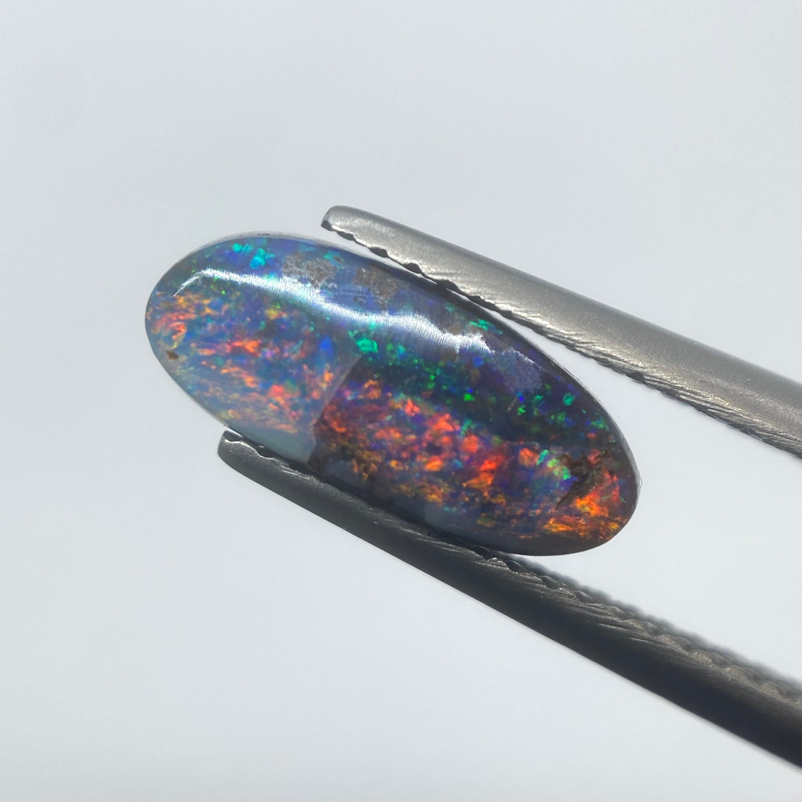 3つの表情をもつボルダーオパール