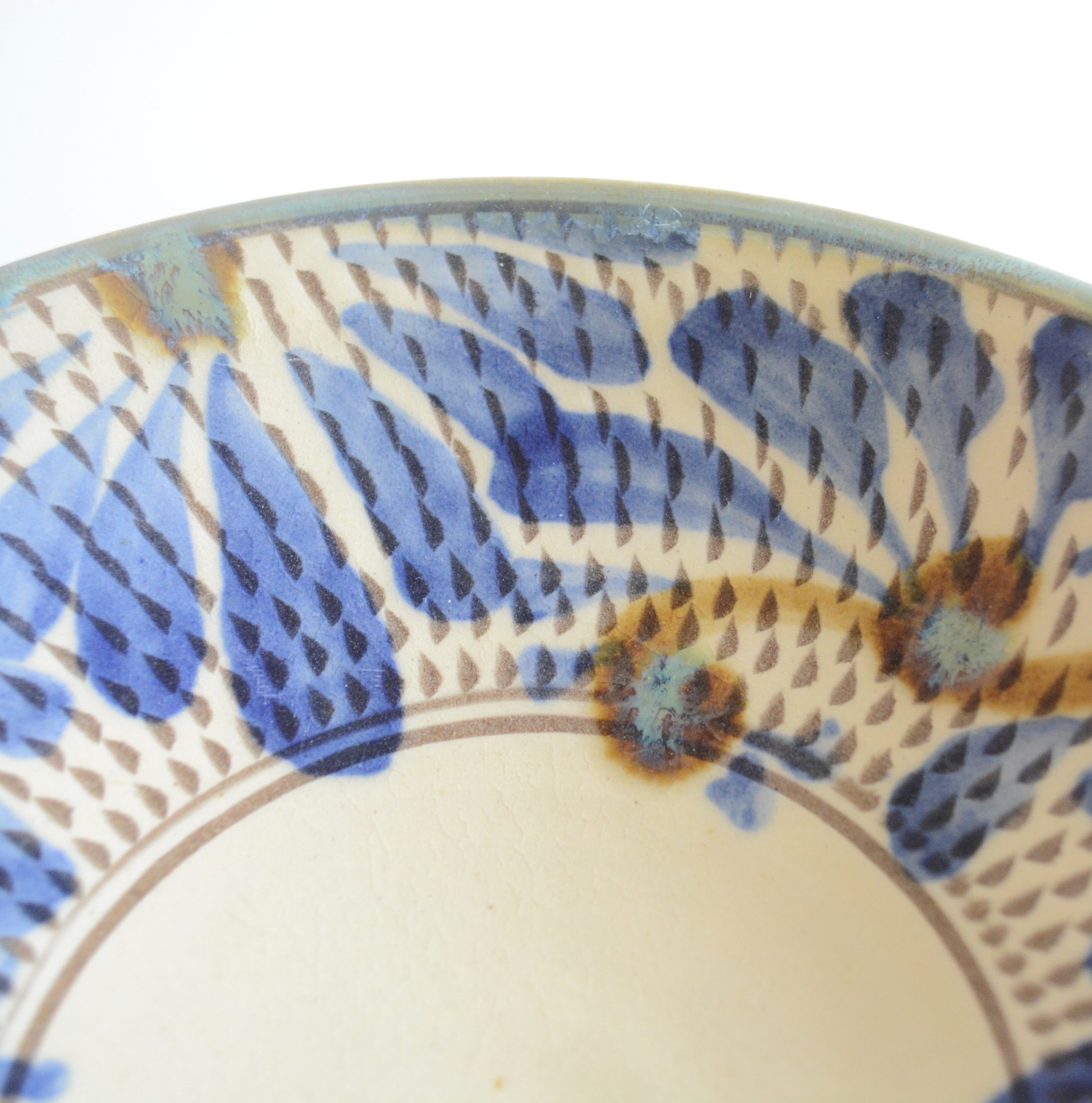 【やちむん 幸陶器】筆唐草 (ふでからくさ) × 飛びカンナ 7寸皿