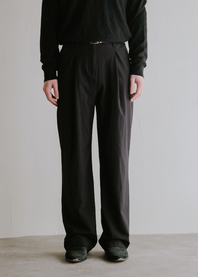 wide straight out tucked slacks