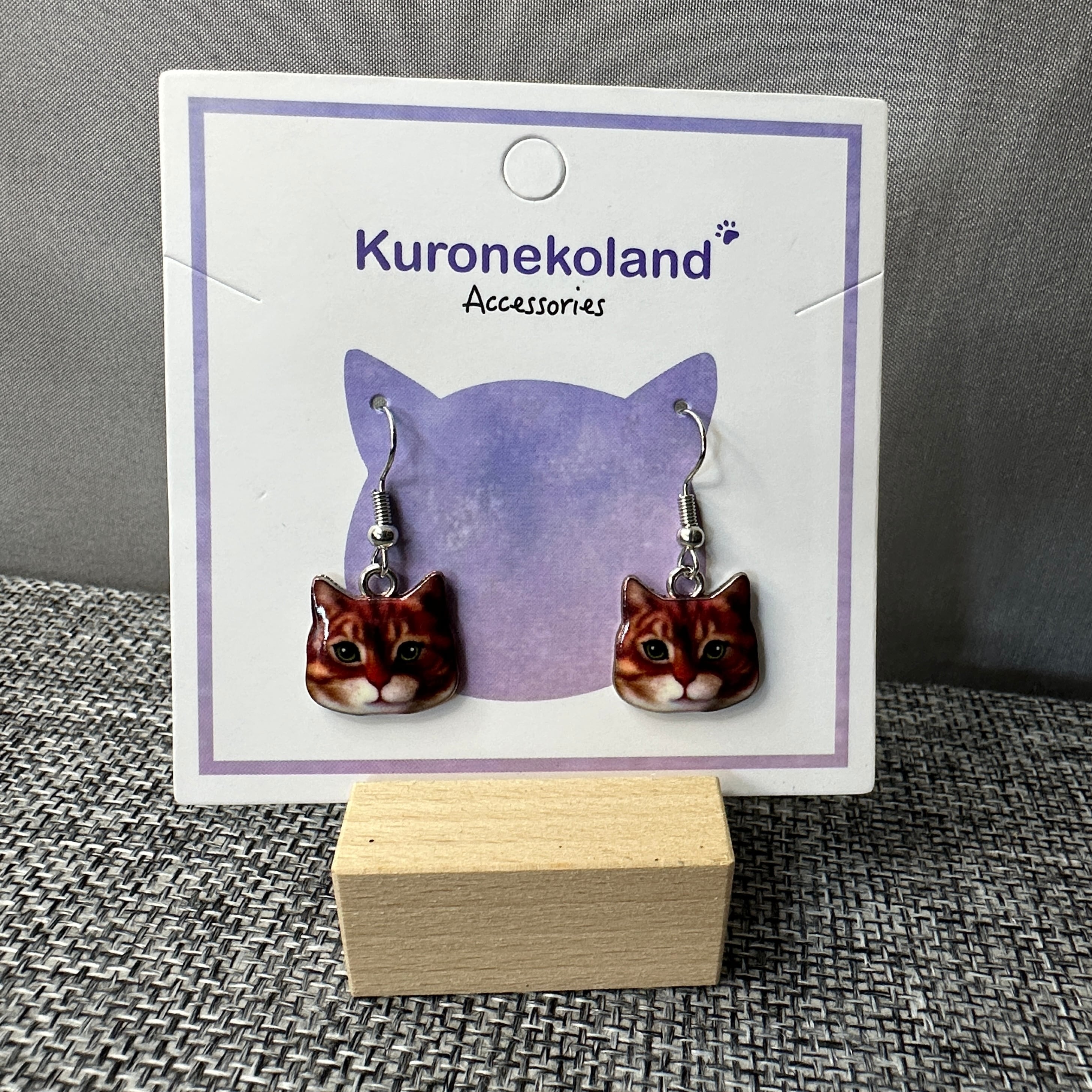 ピアス】送料無料 猫ピアス ゆらゆら ハンドメイドアクセサリー 猫