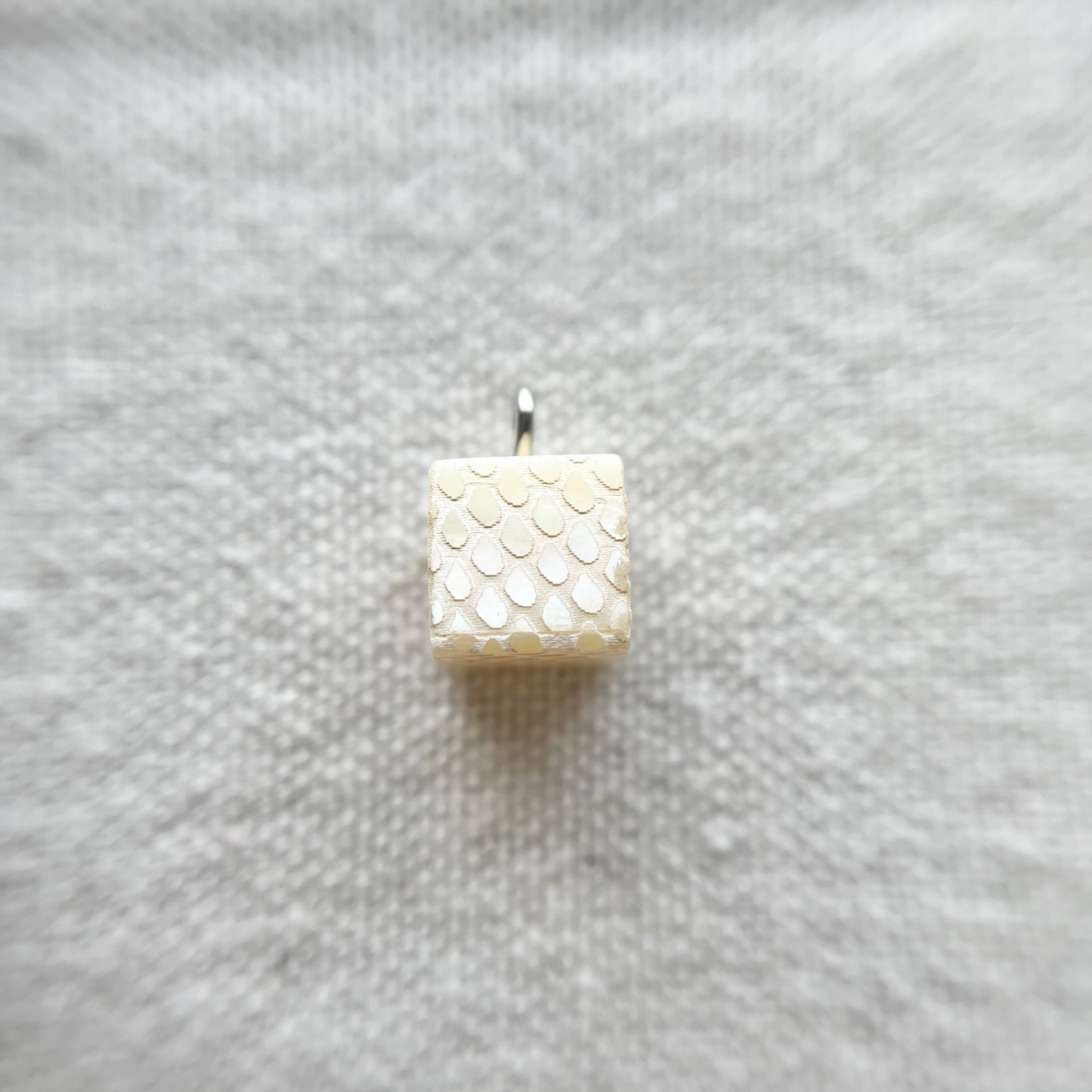 立体スクエア×パイソン柄(アイボリー)11㎜