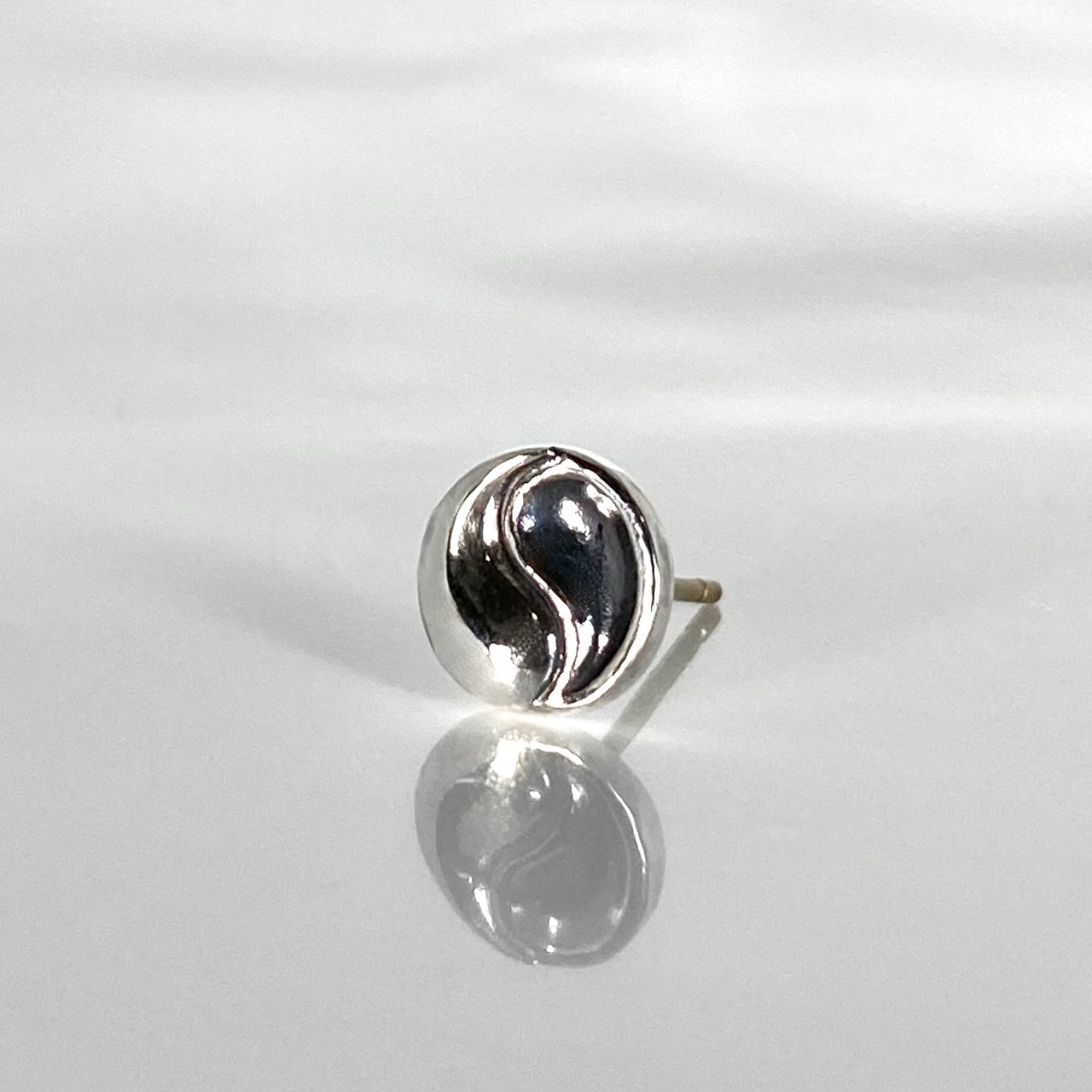 YIN YANG STUD / イン＆ヤンピアス