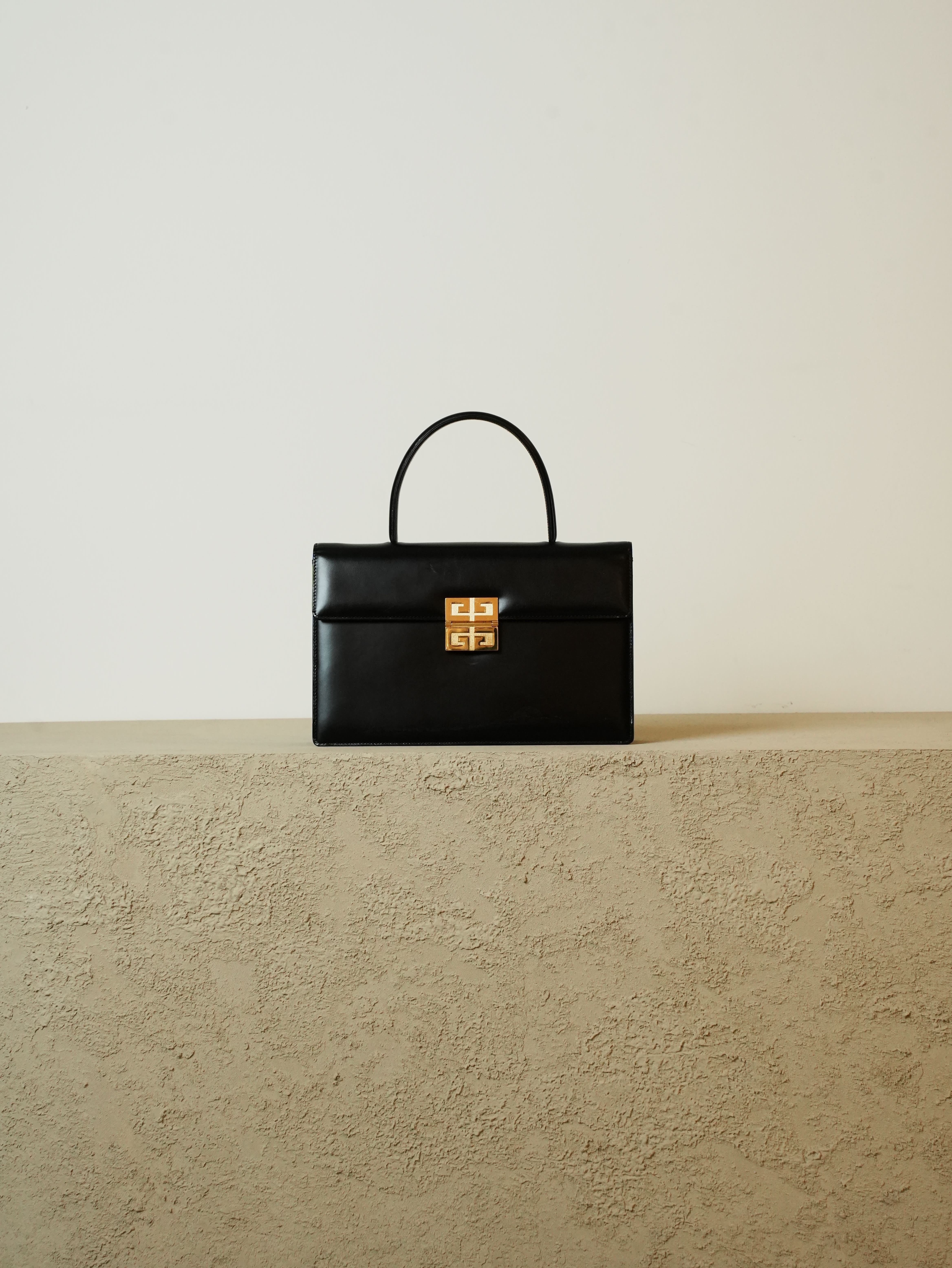 GIVENCHY | Raum Vintage