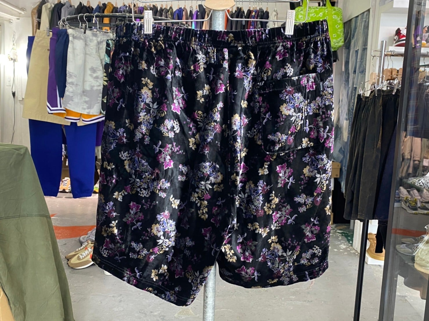 Supreme FLORAL VELOUR SHORT BLACK LARGE 17656 | BRAND BUYERS OSAKA