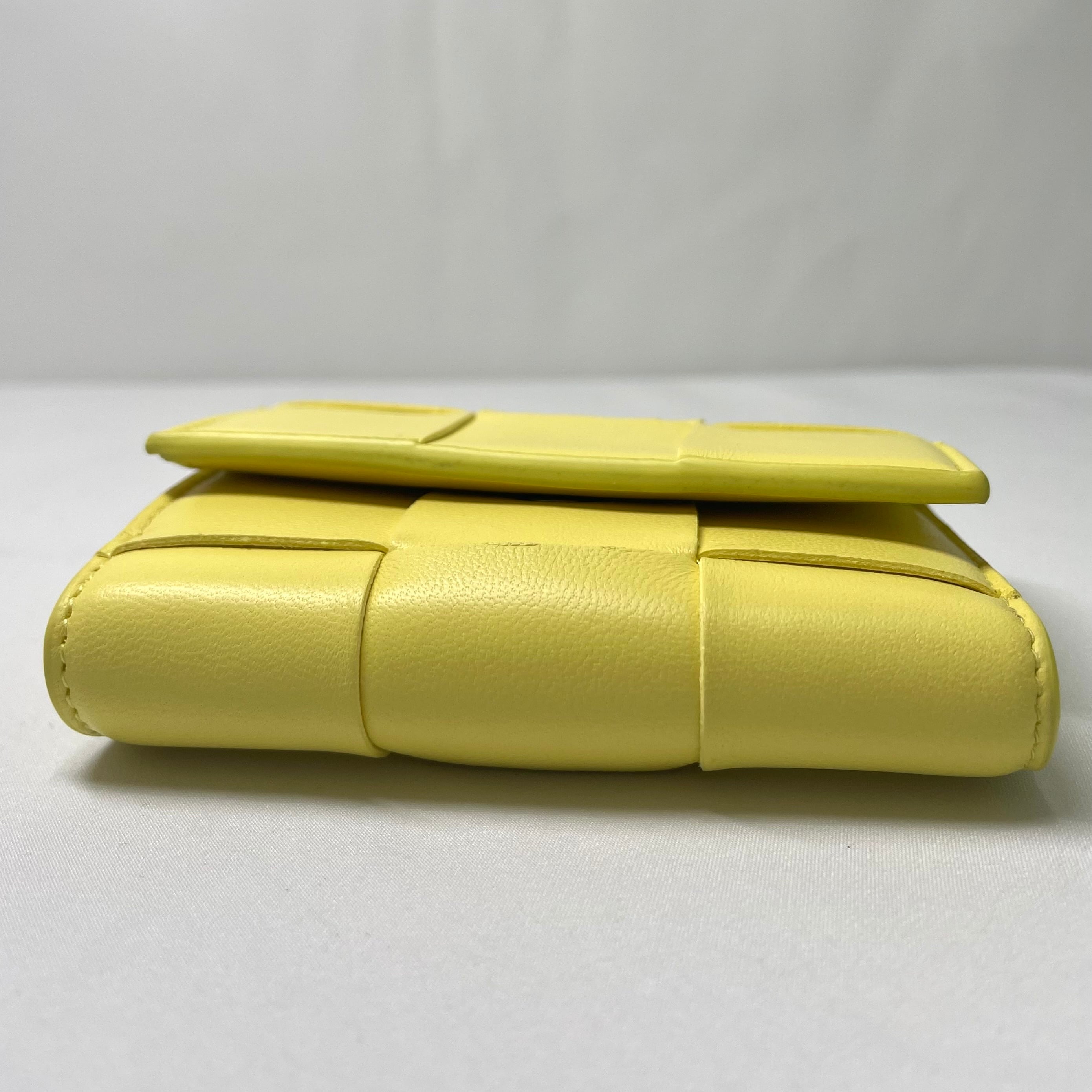 ボッテガヴェネタ BOTTEGA VENETA 三つ折り財布 カセット イエロー  