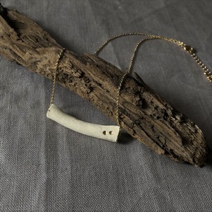 【信楽焼】凛-rin-　陶器　伝統工芸　ネックレス　シンプル　オフホワイト