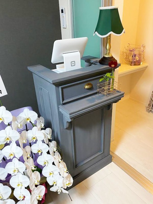 オーダーメイドアンティーク調カウンター53　（ピンクベージュ・美容室向けカウンター）W900　オーダーメイド家具店舗什器