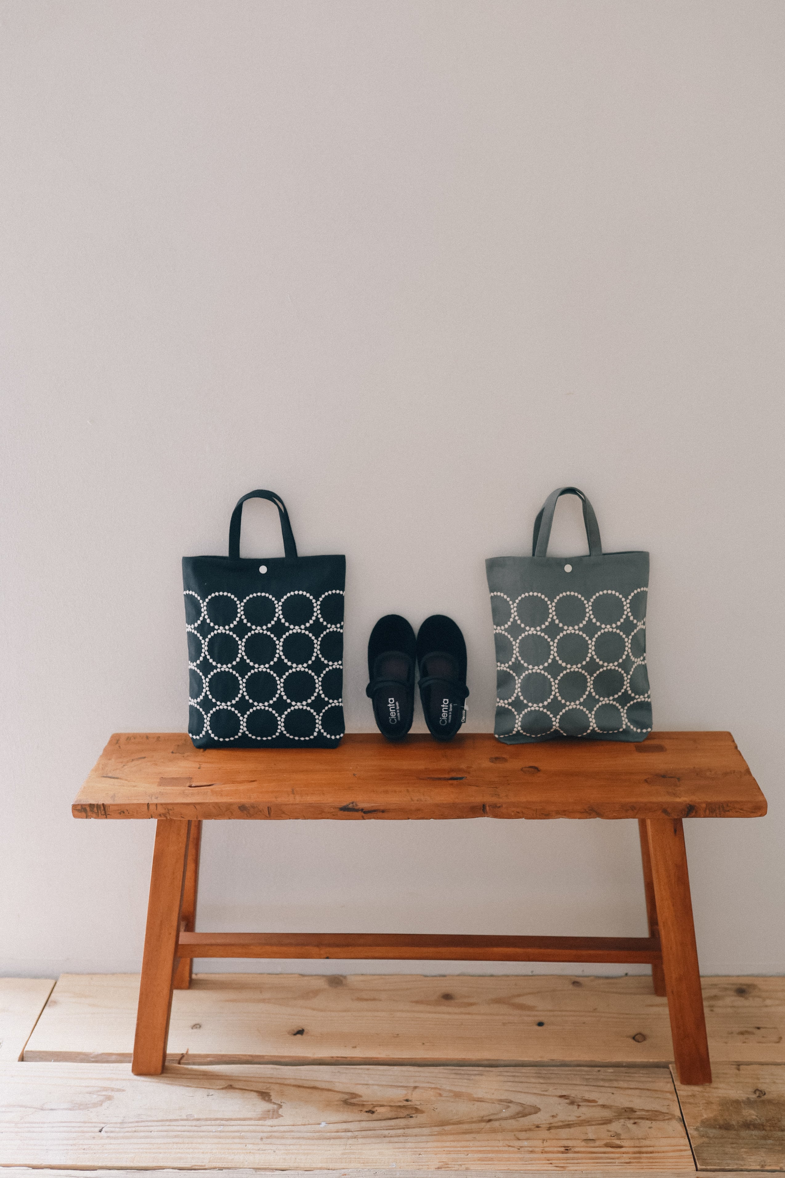 mina perhonen / tambourine kanssa toté / gray | crecer