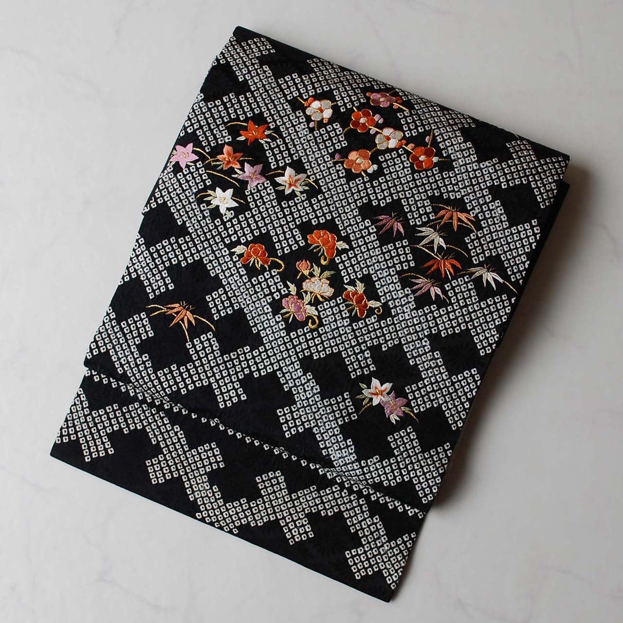 【なごや帯】黒地 手刺繍四季花文 絞りなごや帯