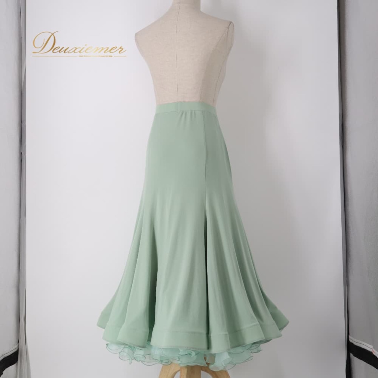 社交ダンス 衣装 スカート グリーン系 チャコットロイヤルダンス Chacott ROYAL DANCE ミントグリーン ダンス衣装 レディース スタンダード フリル シャギー 無地 シンプル ふんわり 華やか かわいい おしゃれ 上品 ミントグリーン系 ふんわりスカート フレアスカート 社交ダンスレディース スタンダード用 フリルスカート 重ねフリル ボリューム感 上品デザイン 華やかコーデ かわいいデザイン デザインスカート ダンス発表会衣装 パーティー衣装 ラテンダンス以外 舞台衣装 コーラス衣装