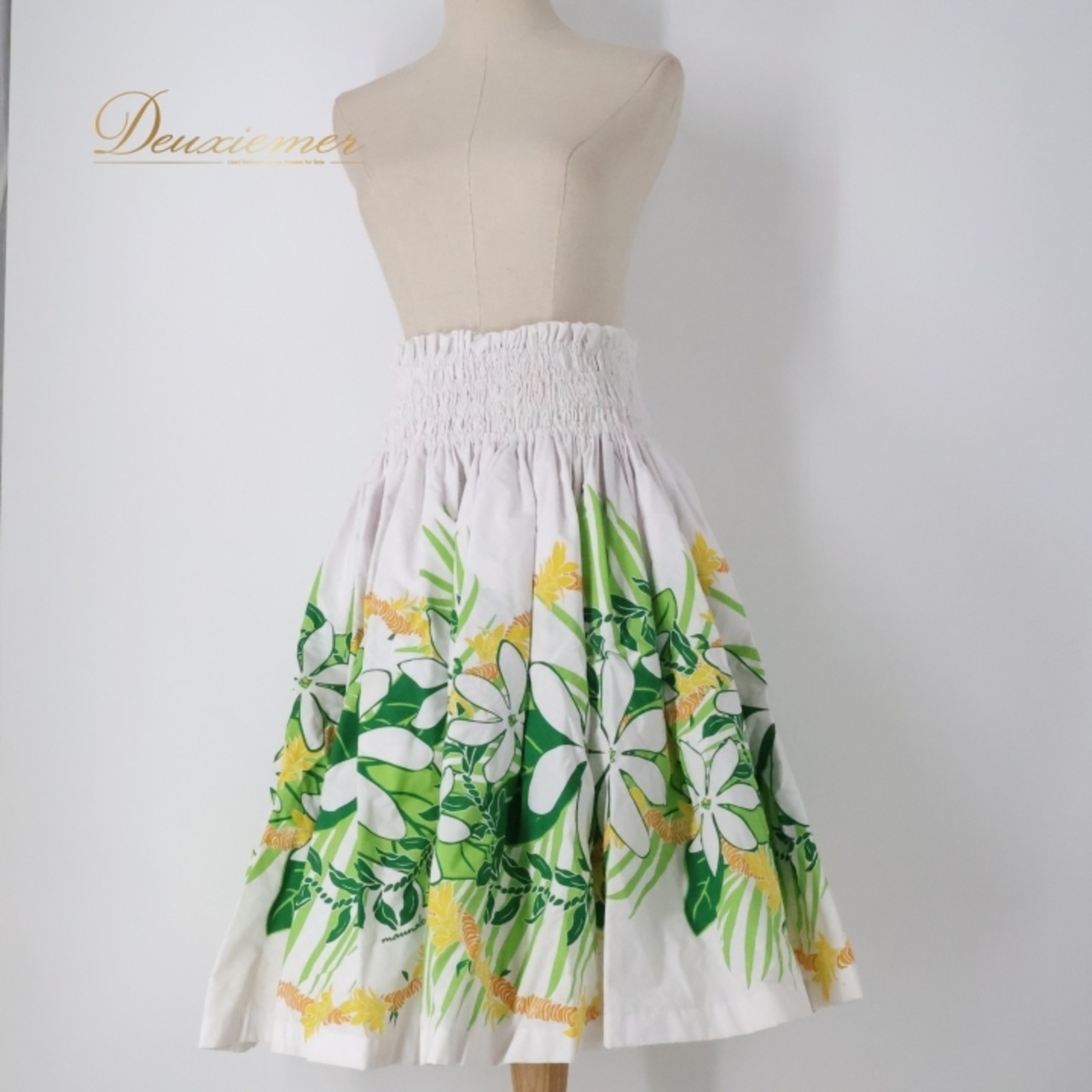 フラダンス 衣装 パウスカート ホワイト系 エムエムジェイ 日本製 ティアレ柄 ハワイアンプリント アロハ フラ ダンス レッスン 練習 花柄 植物柄 さわやか 華やか 鮮やか かわいい おしゃれ 上品 シングル スカート グリーン系 イエロー系 オレンジ系 白 緑 黄緑 黄 橙 リゾート 女性用 かわいらしい