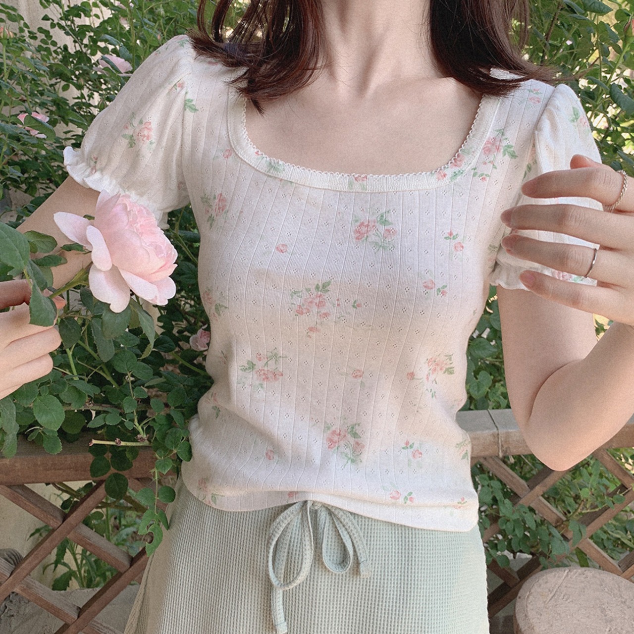 ローズパターンTシャツ LK1370