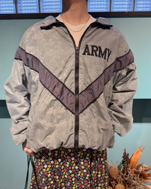 VINTAGE ARMY NYLON JACKET