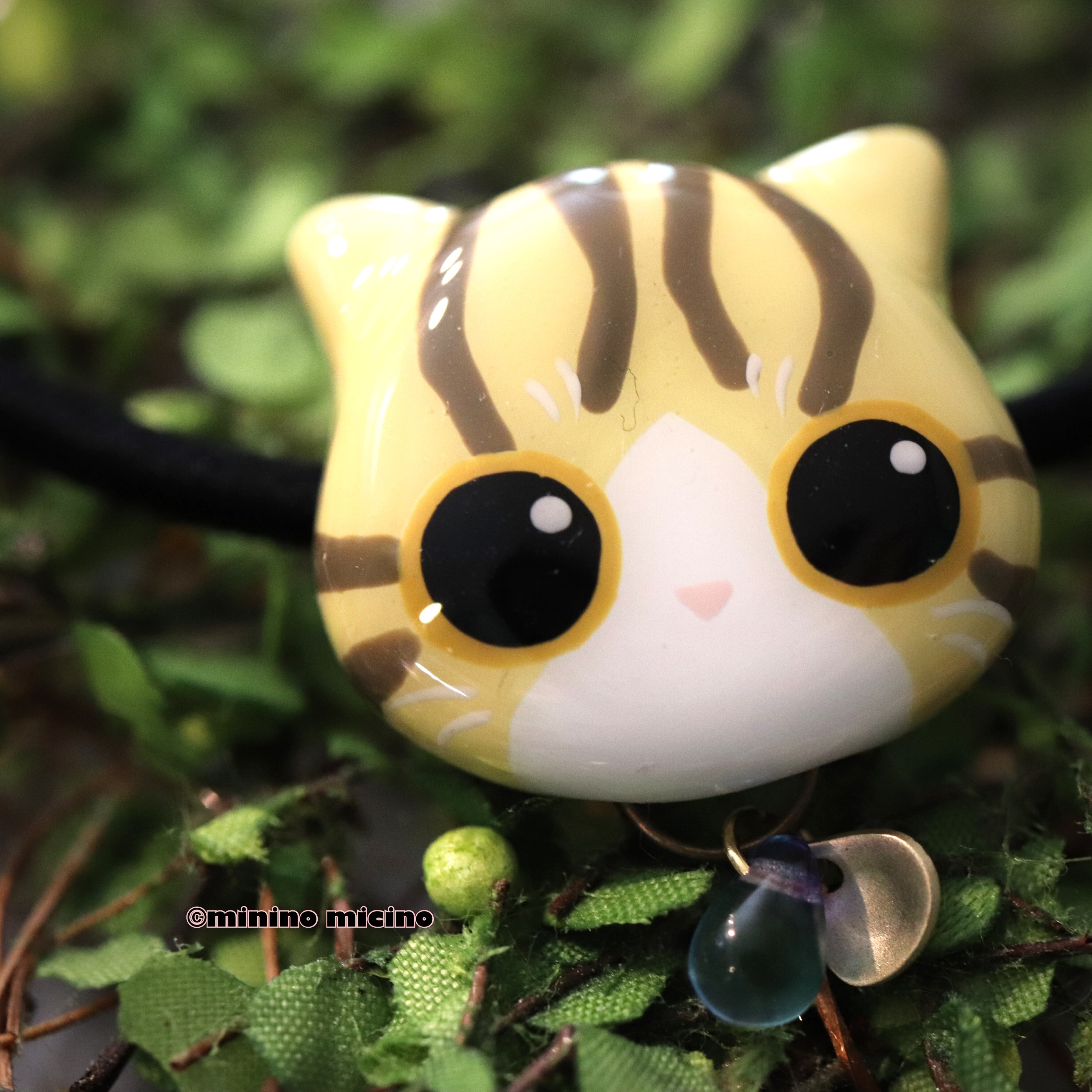 ジャムが好きな食いしん坊仔猫 アーティストベア 海外作家様 ハンドメイド ねこ 手描きアート猫ヘアゴム 全6種類 | まやの目(猫モチーフ雑貨