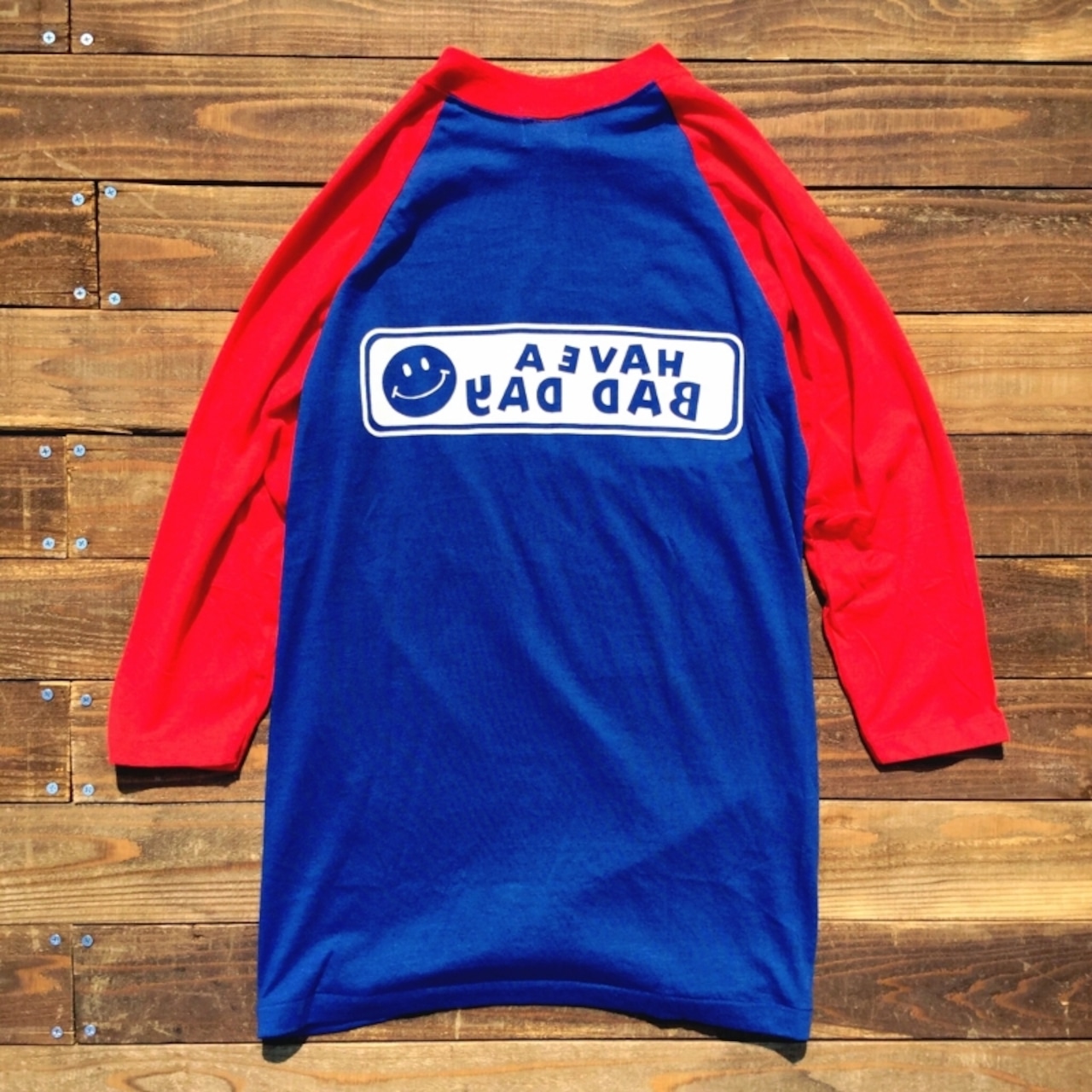 【LOST AND FOUND】"HAVE A HAPPY DAY" Vintage Raglan T-shirt (BLUE × RED)