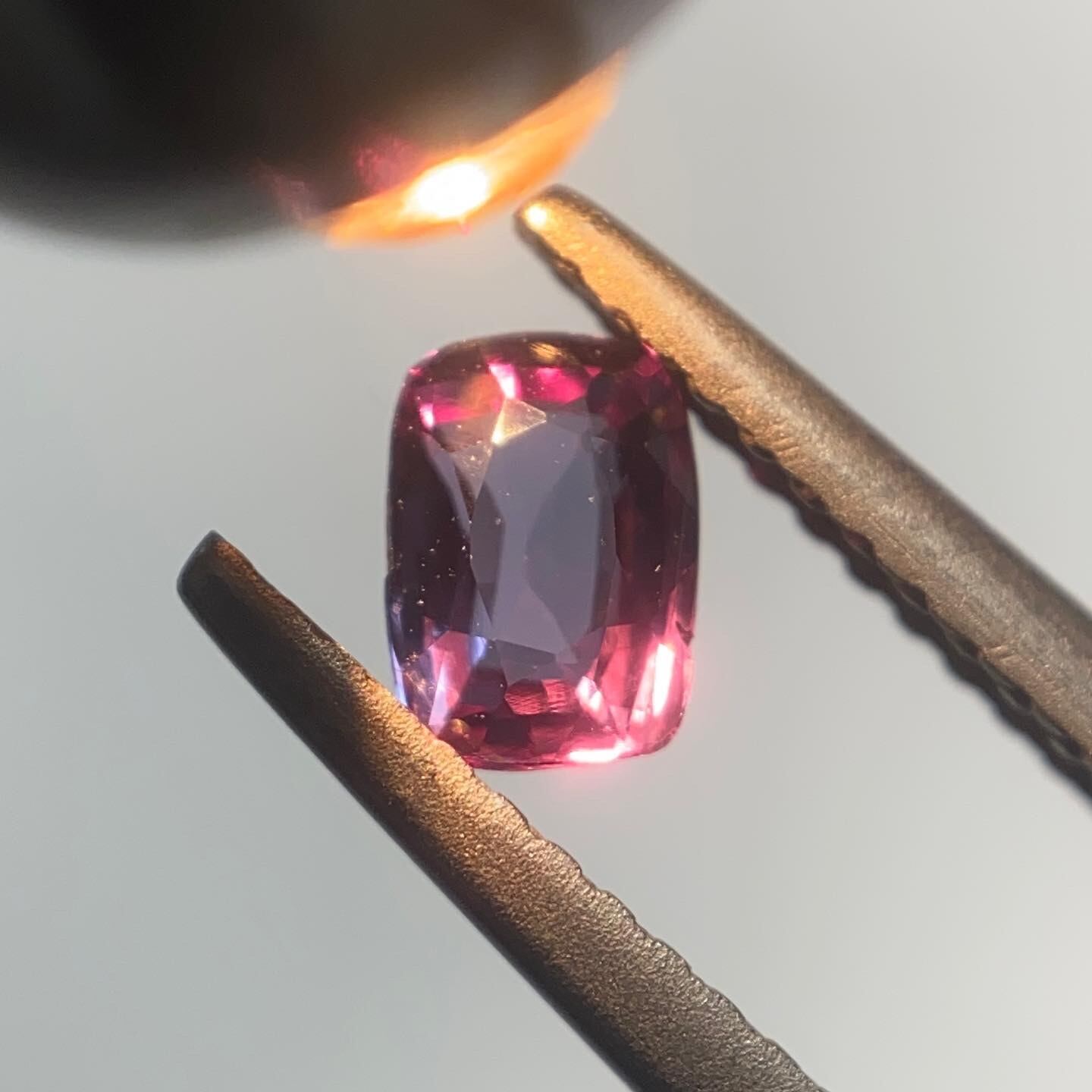 変身する石 ベキリーブルーガーネット3