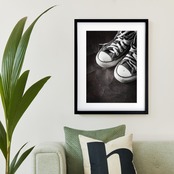 CONVERSE｜モノクロが映えるヴィンテージスニーカーポスター｜履き込まれた風合いが空間に味わいと深みを添えるアートA3ポスター