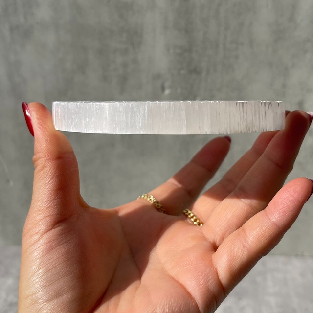 【セレナイト☆フラワーオブライフ】丸プレート｜φ102mm｜透石膏｜鉱物 天然石 パワーストーン