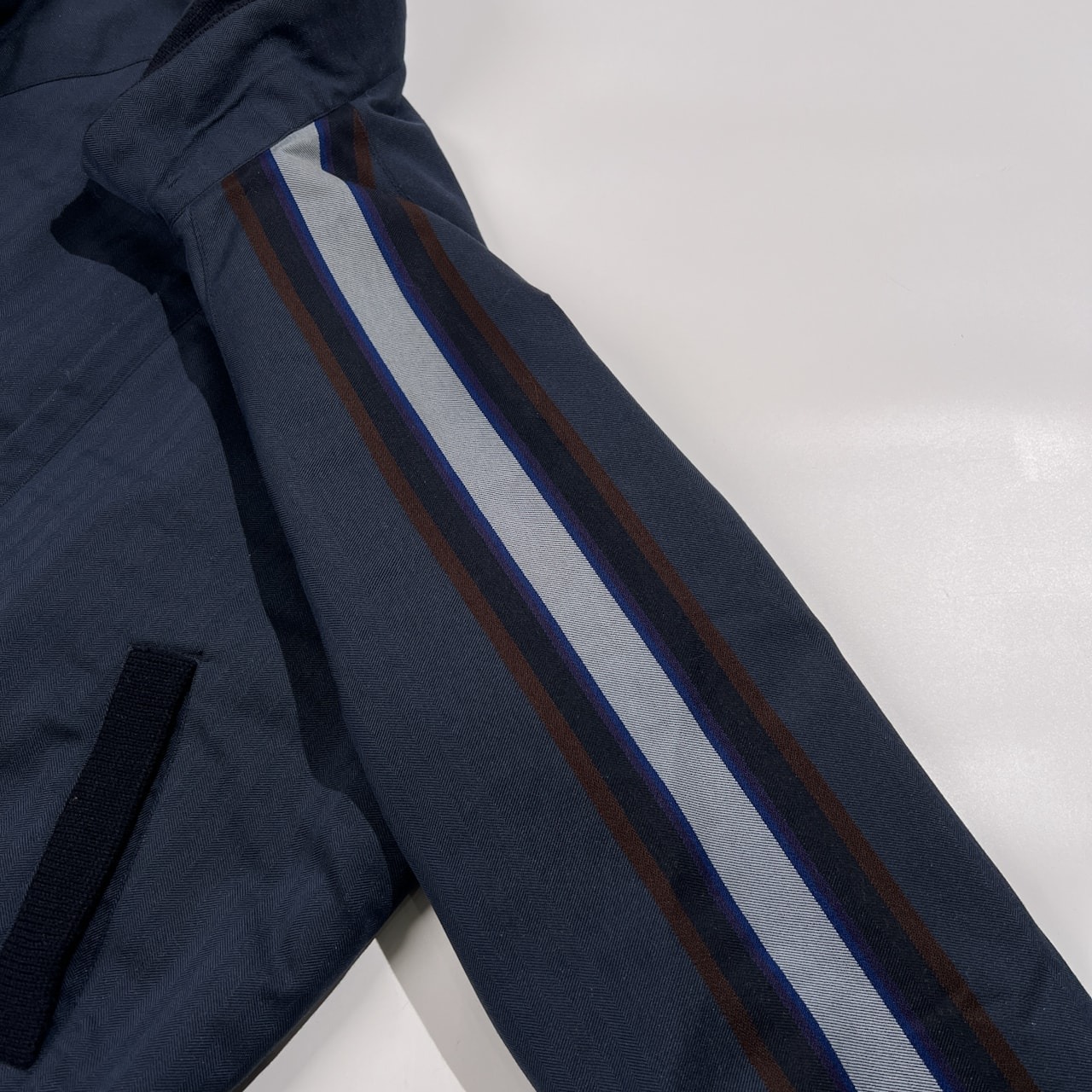 VERSACE JEANS COUTURE ヴェルサーチ ジーンズ 袖ライン入り トラックジャケット風 中綿 ジャケット サイズ M /ネイビー/イタリア製