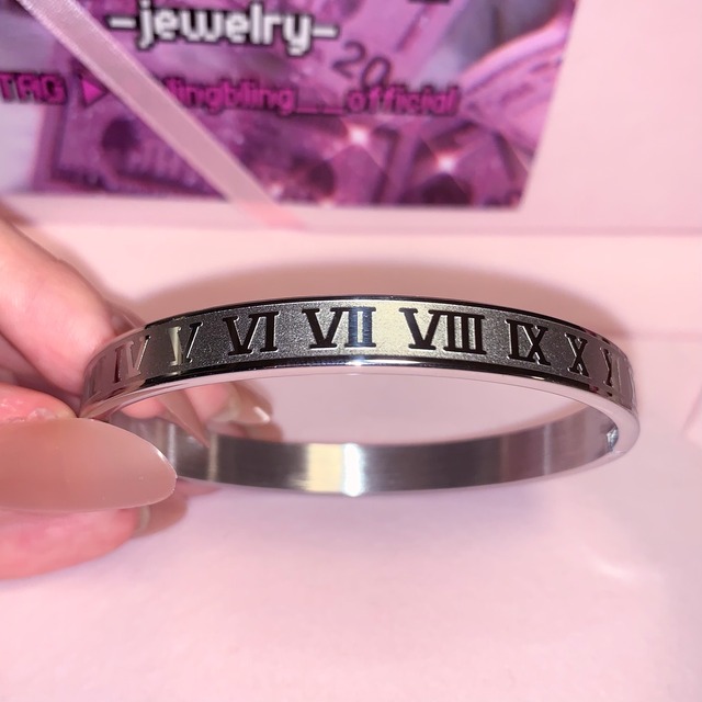 ▼再入荷《Stainless Steel》Roman Numerals バングル／SIL