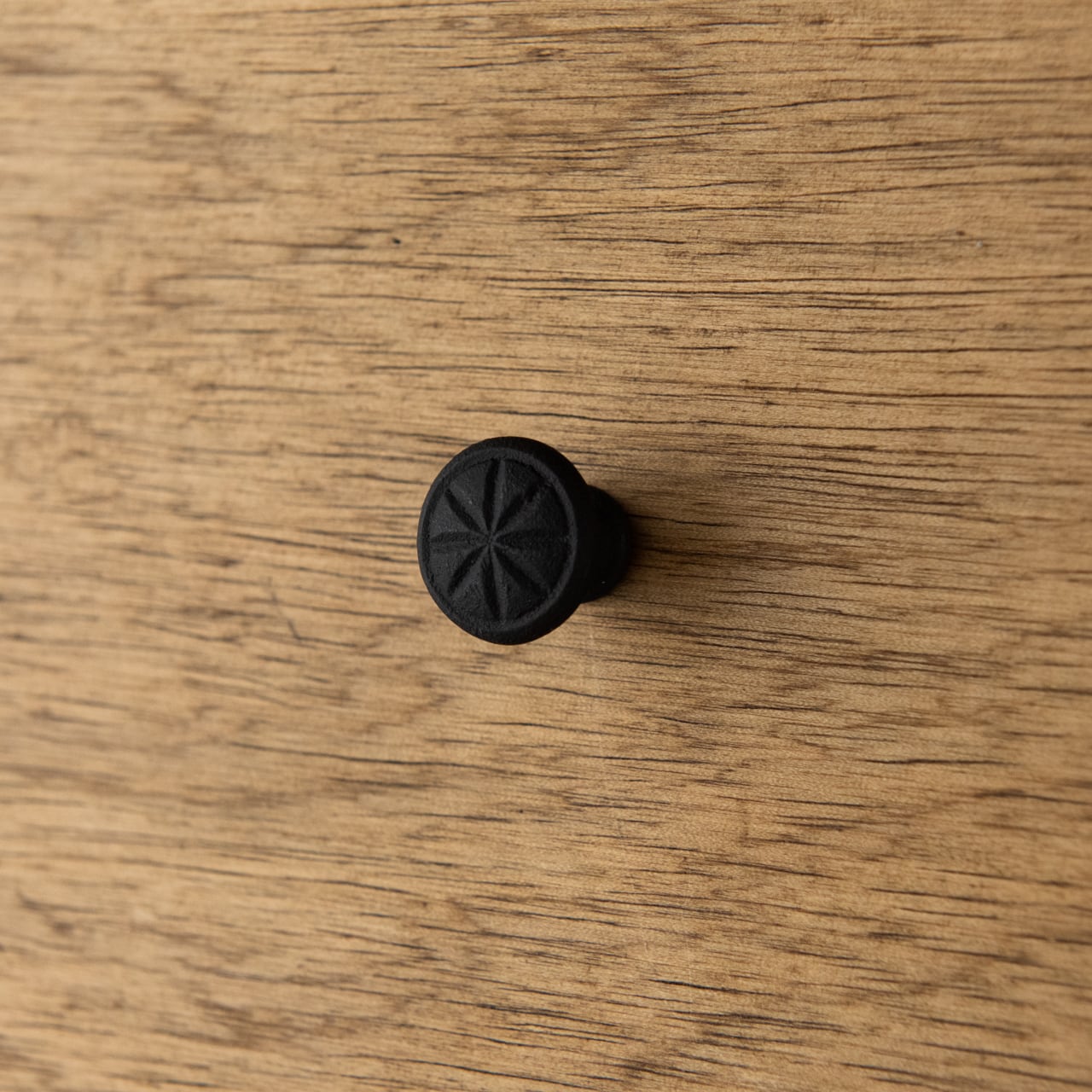 つまみ模様つき 小 黒