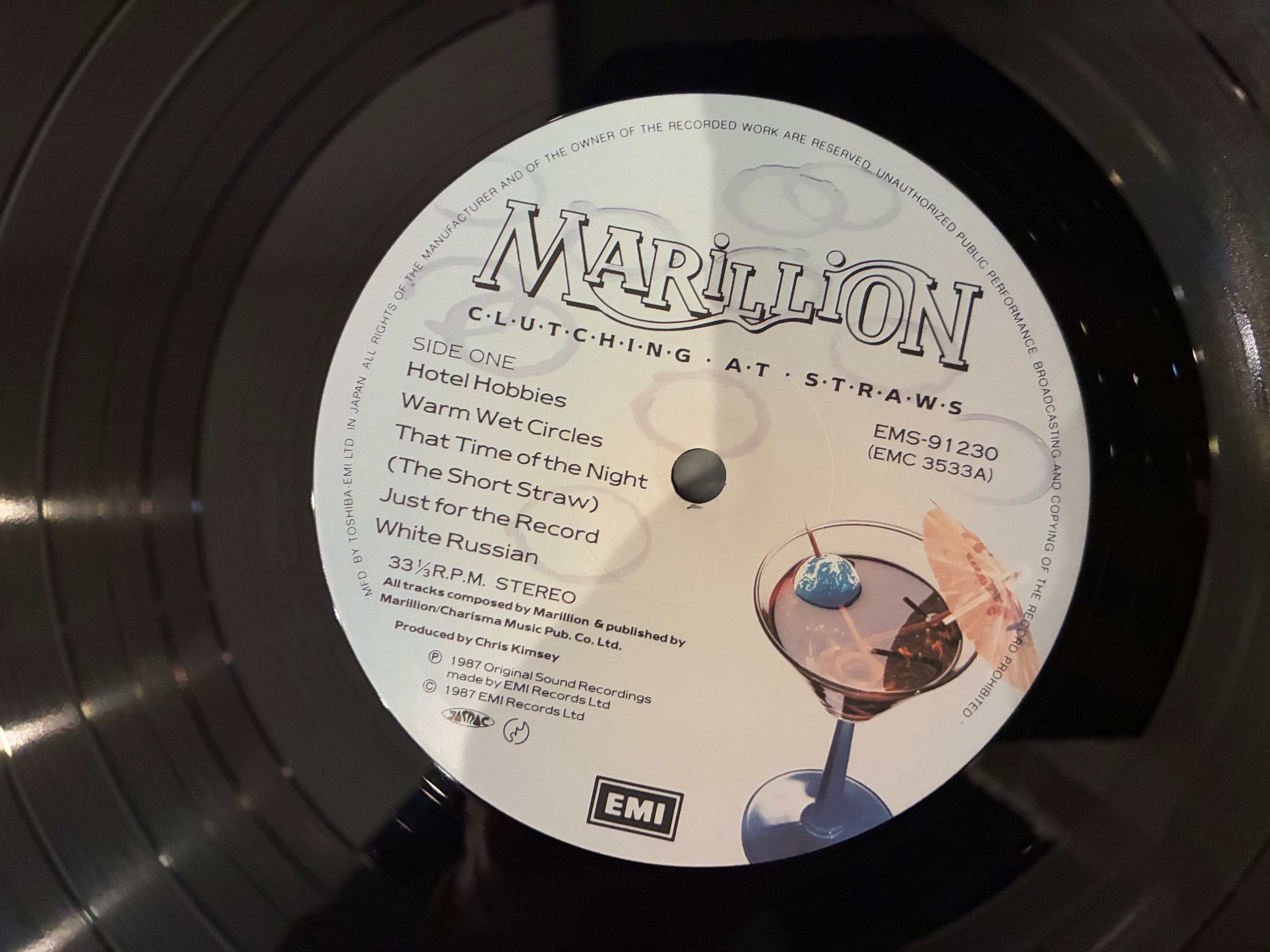 MARILLION CLUTCHING AT STRAWS レコード Clutching at Straws - Marillion - Álbum - VAGALUME