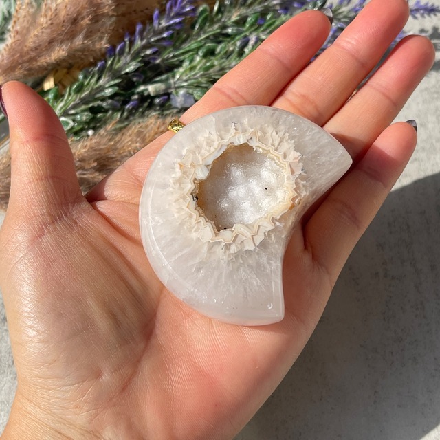 ブラジル産 アゲートムーン｜ドゥルージー入り・ブラックライトで反応する瑪瑙