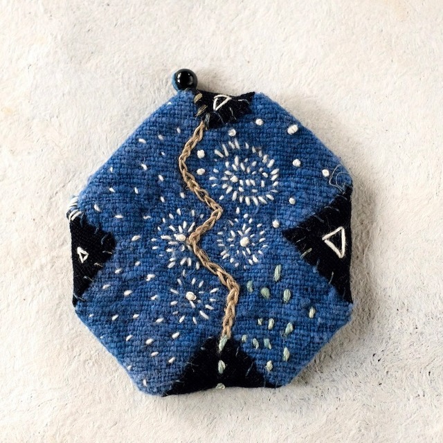 手ししゅうコースター「宇宙１」藍染手織綿と黒水晶　小