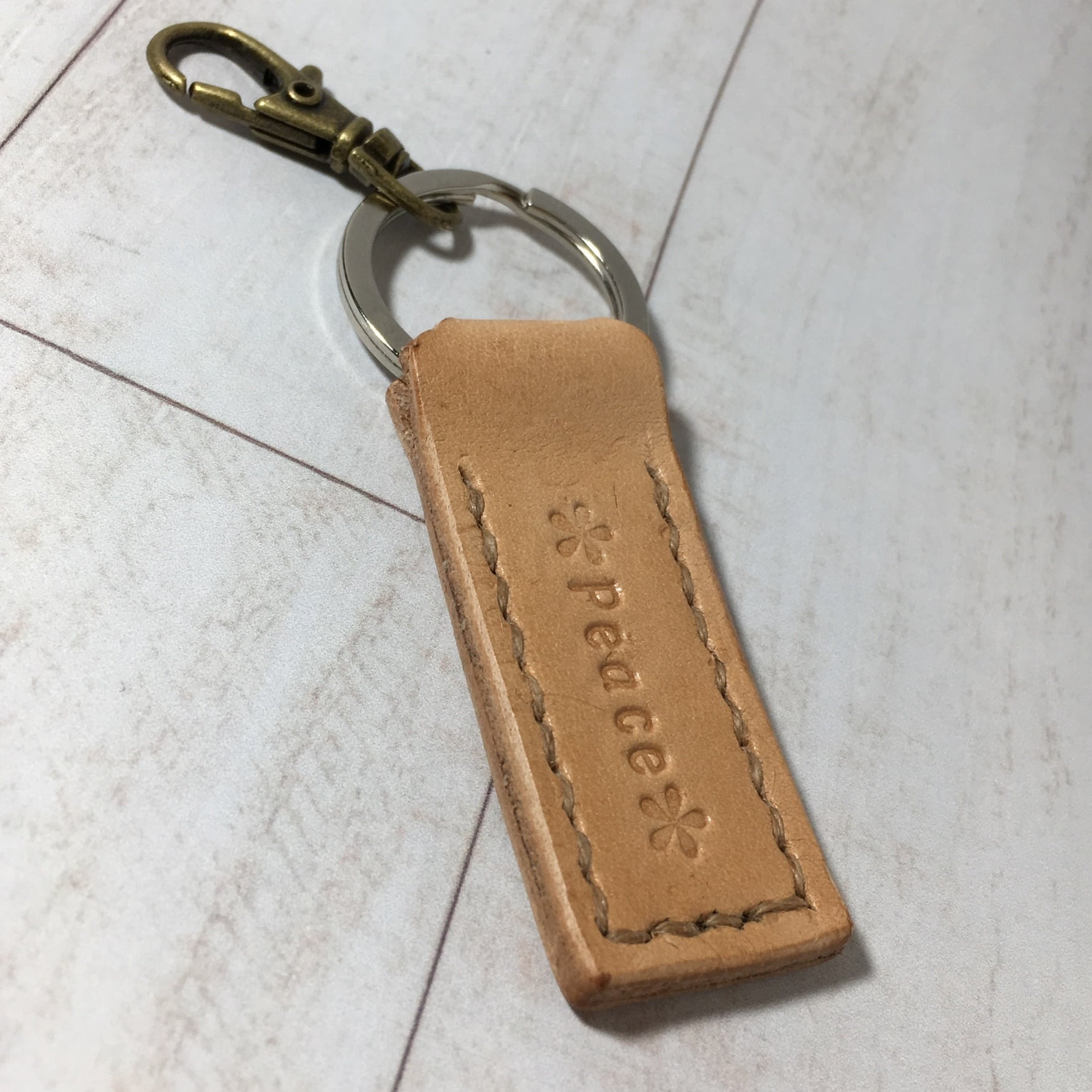 レザー キーホルダー ☆刻印可☆ヌメ革 本革 卸売 ネームタグ 席札