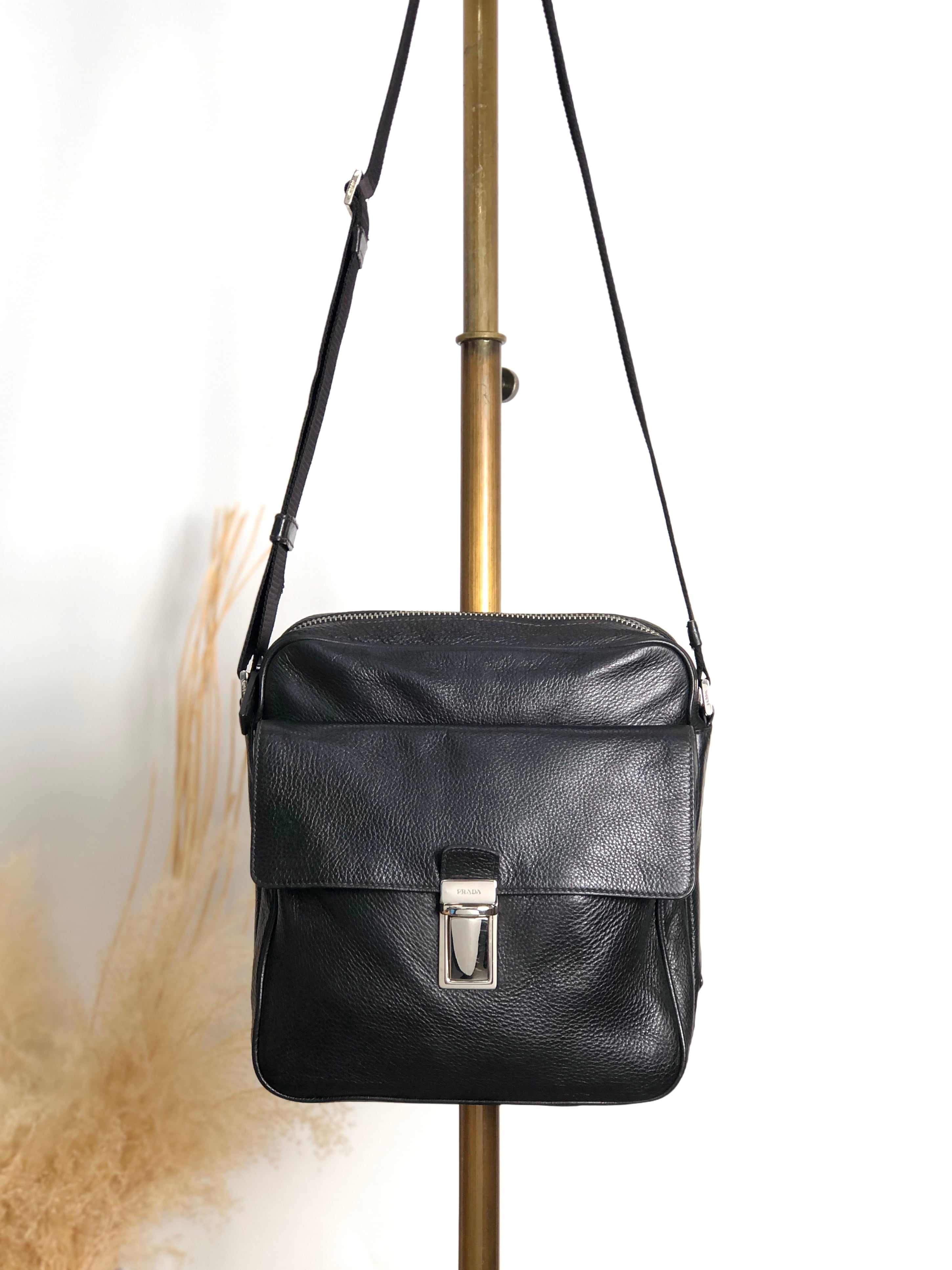 PRADA プラダ ショルダーバッグ ブラック トライアングルロゴ フロント