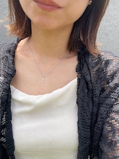 クリスタルクロスネックレス