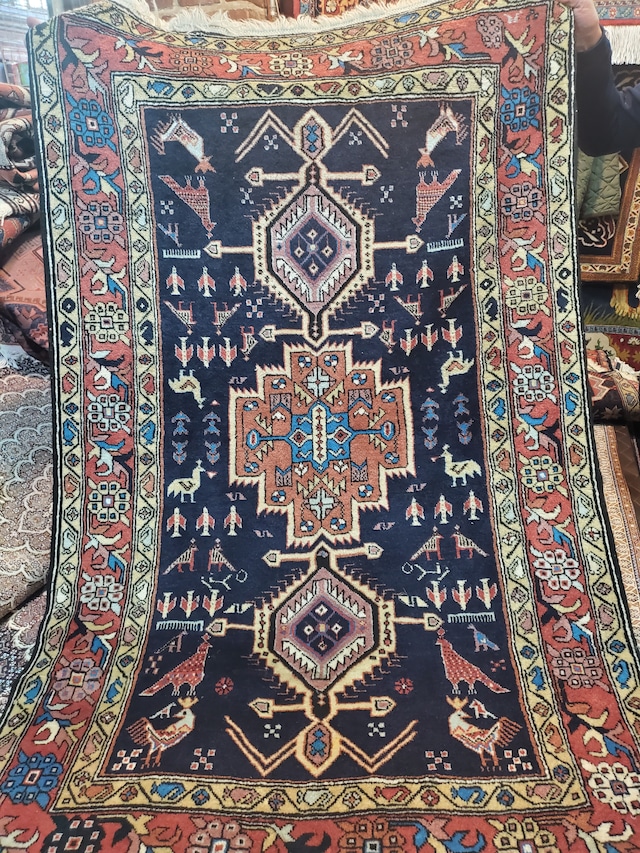 絨毯クエスト51【No.34】3連メダリオン ※現在、こちらの商品はイランに置いてあります。ご希望の方は先ずは在庫のご確認をお願いします。