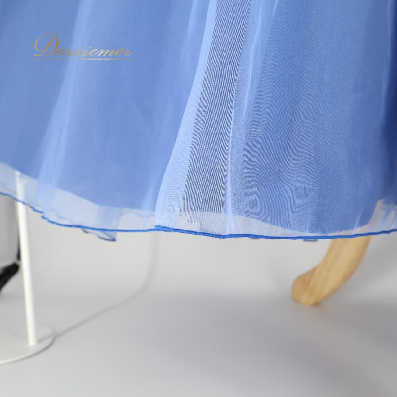 フラダンス 衣装 Paondor パンドール ワンピース ドレス 日本製 ブルー系 青 ベロア チュール 編み上げ リボン 透け感 パフスリーブ 華やか 鮮やか かわいい おしゃれ 上品 高級感 フレア ふんわり ハワイアン アロハ フラ ダンス レッスン 練習 さわやか