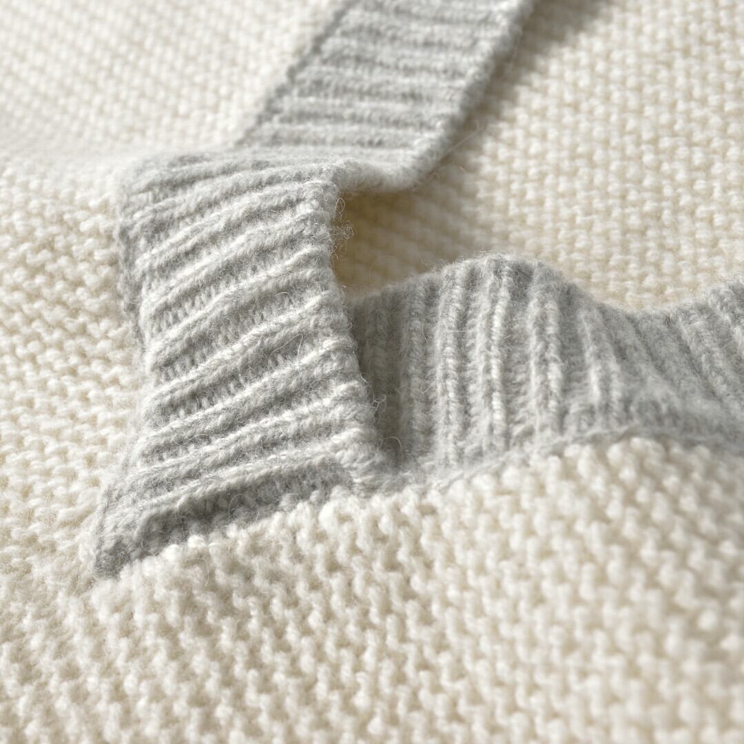 atelier naruse アトリエナルセ ウールVネックニット・オフホワイト レトロなデザインを現代的にアレンジしたニット【送料無料】