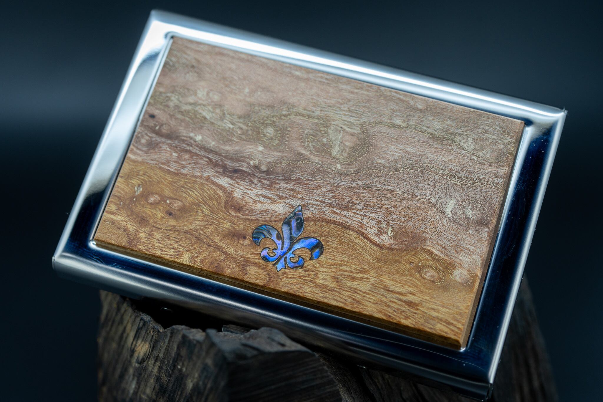 ※【日本を代表する巨木】欅 (ケヤキ) カードケース silver フルールドリス 象嵌