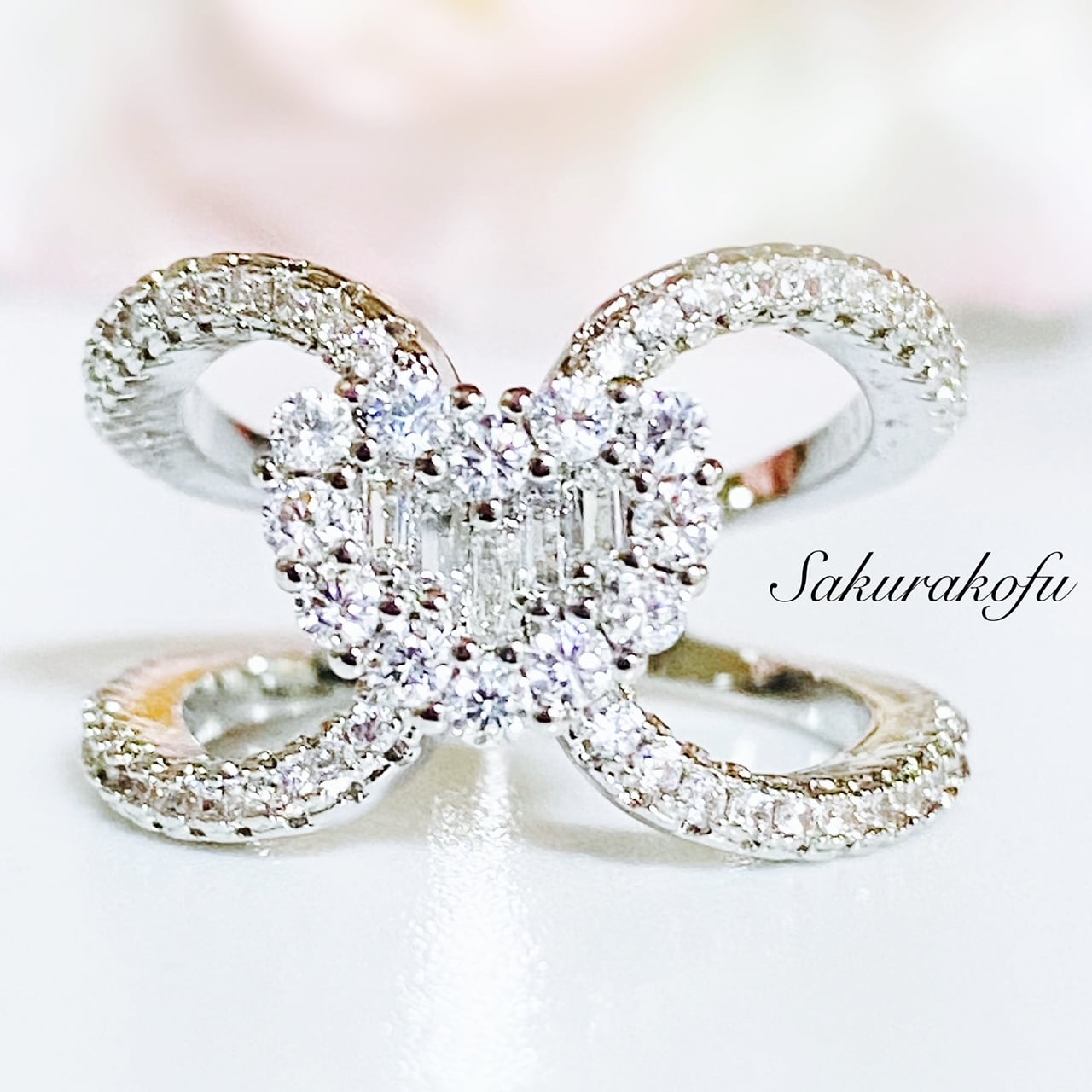 D073 Heart Cross Gorgeous Ring