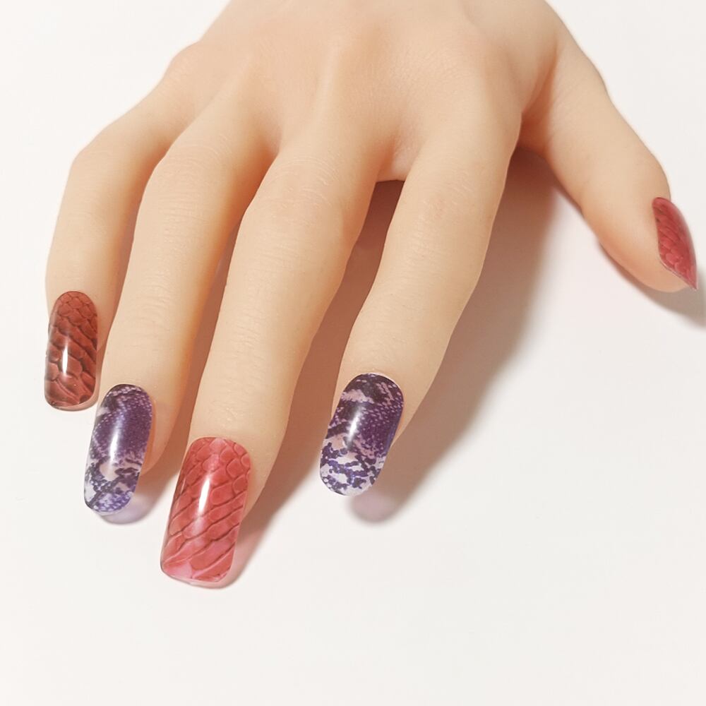 半硬化ジェルネイルシール「Gel nail stickers」010 scale × snake
