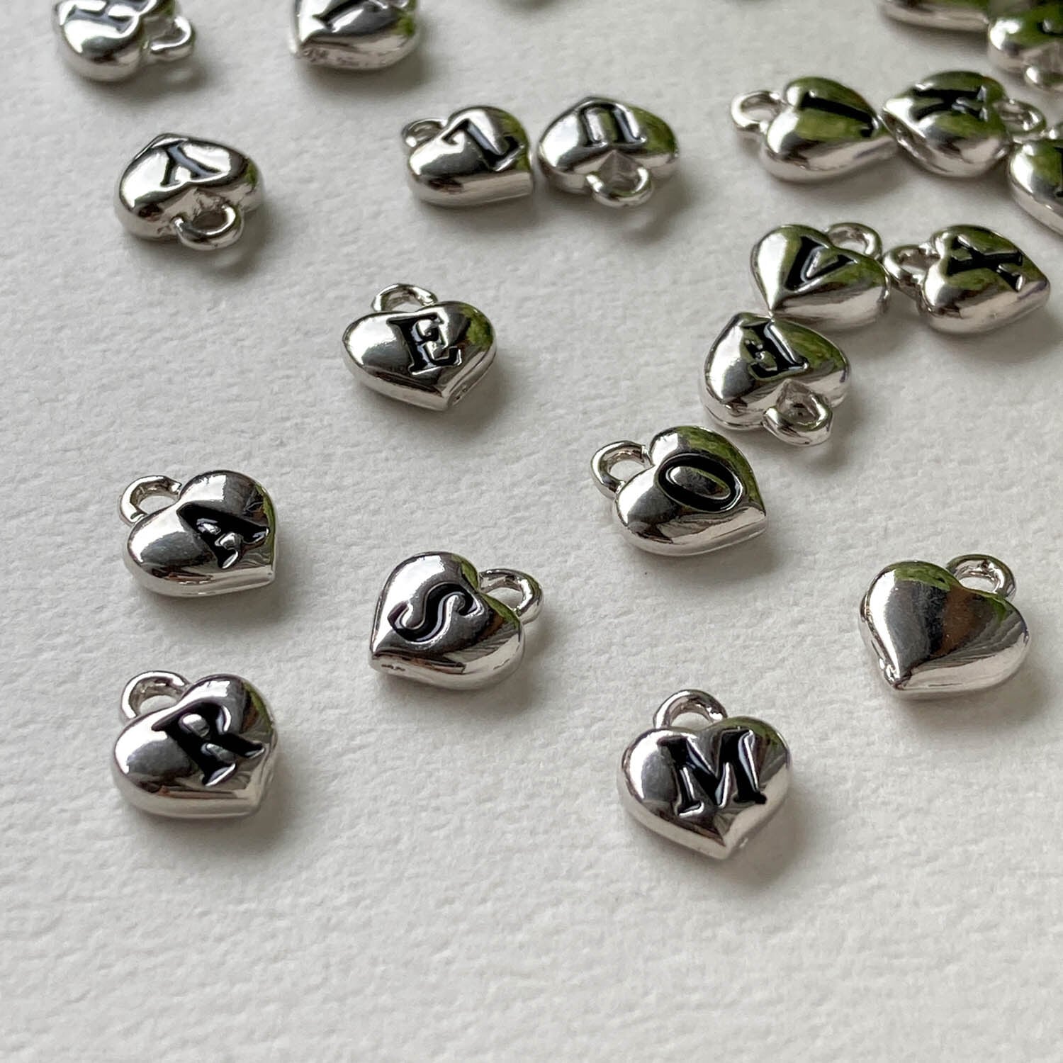 16K アルファベットハートチャーム　パーツ 16-0-505-2.jpg