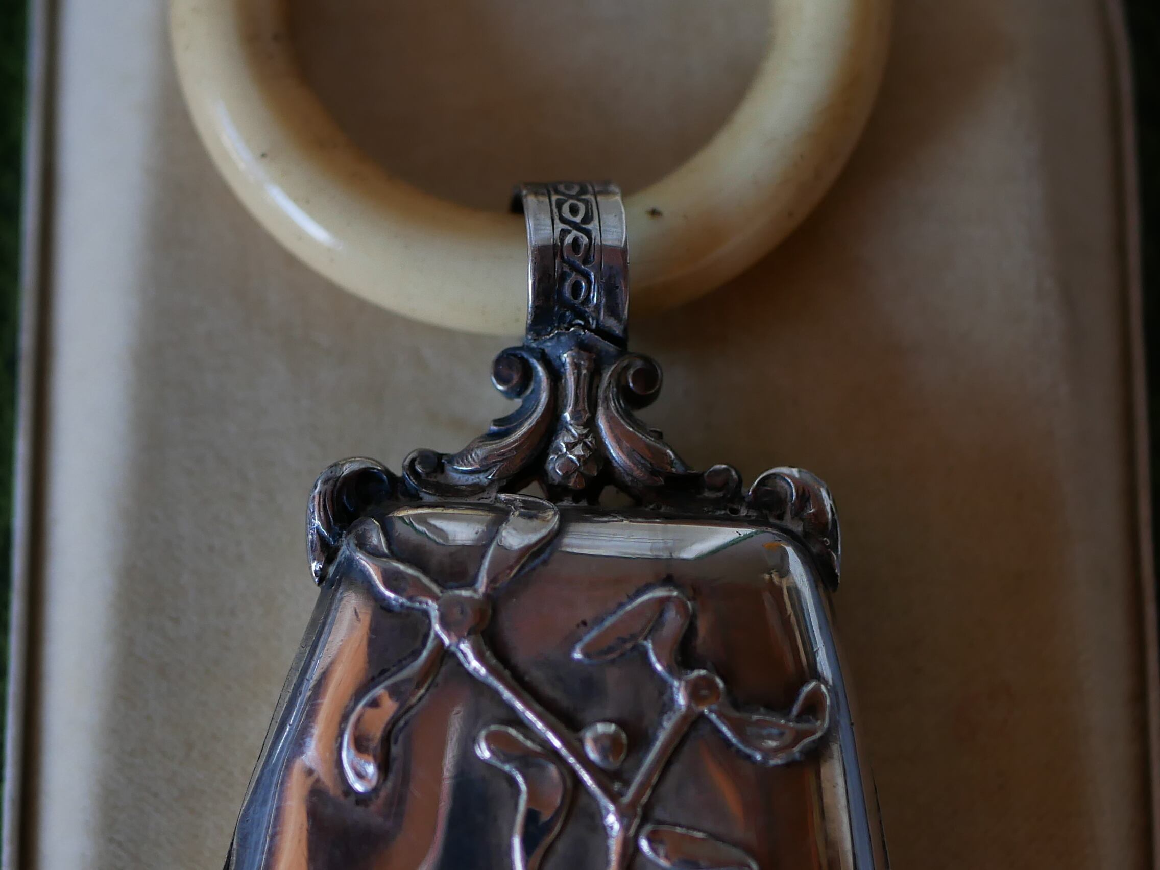 お買い物マラソン限定☆ 純銀 宿り木 ベビーラトル フランス