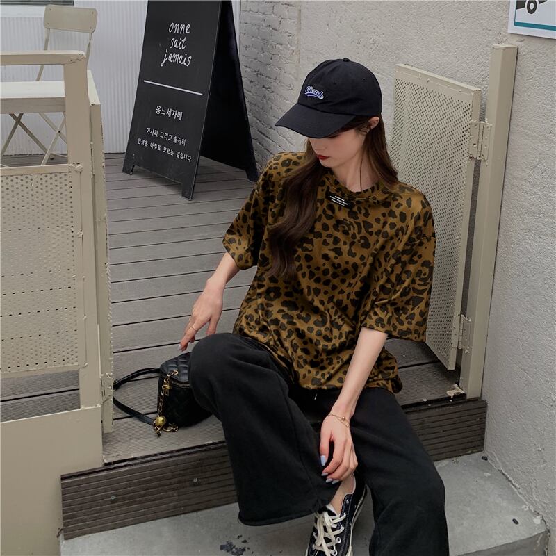 レトロガール レオパード柄 半袖tシャツ 大きいサイズ レディース オーバーサイズ ヒョウ柄 豹柄 ノーカラー ビッグシルエット セクシー トップス 体型カバー ヴィンテージ ストリート系女子 ブラウン ホワイト スタイルアップ おしゃれ 男ウケ デート服 楽ちん 韓国