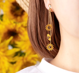 ゆれるひまわりの花　イヤリング(ピアス)
