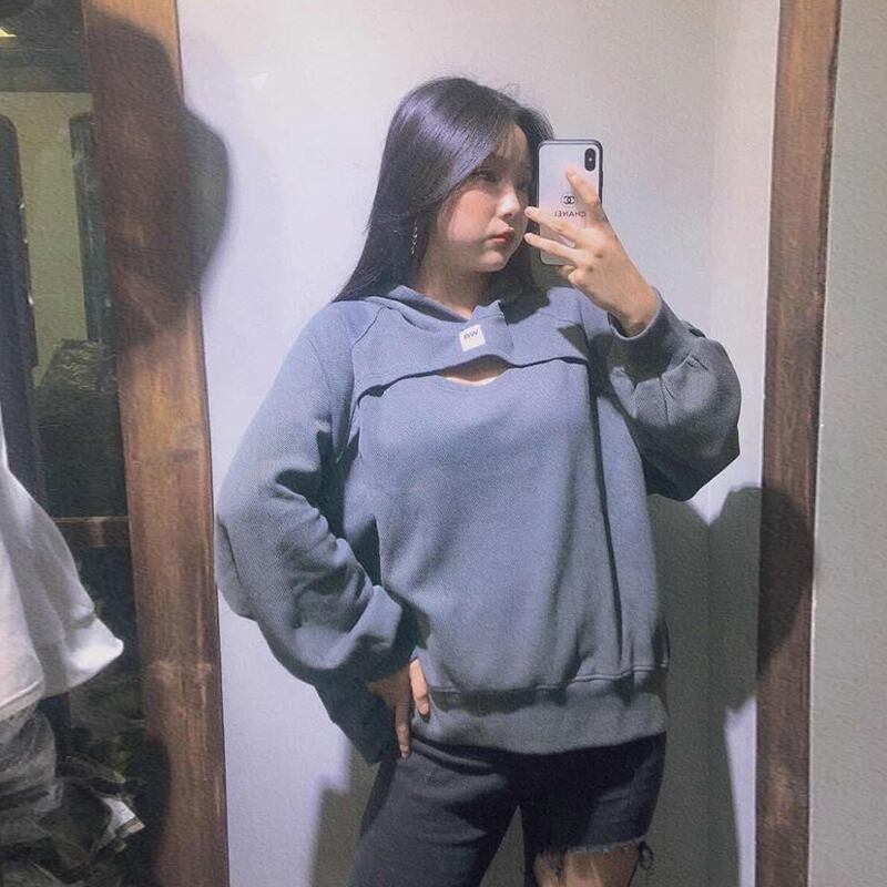 2020秋の新プラスサイズの女性の長袖スリムフード付きの襟のスケミングトップファットシスター年齢削減Tシャツ ミックスインファッション53898775488