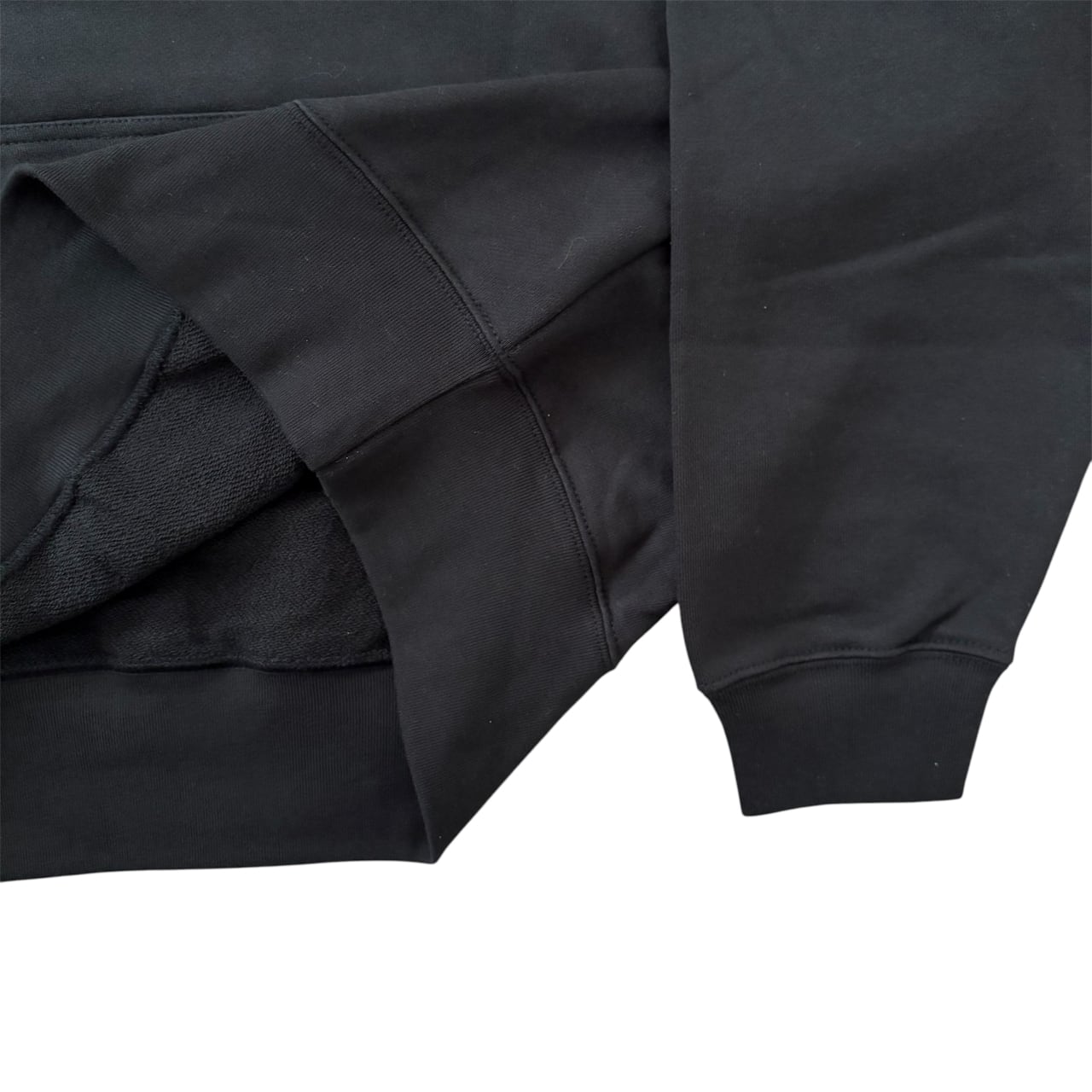 DHD(C)034【パーカ（ブラック）　足あと】