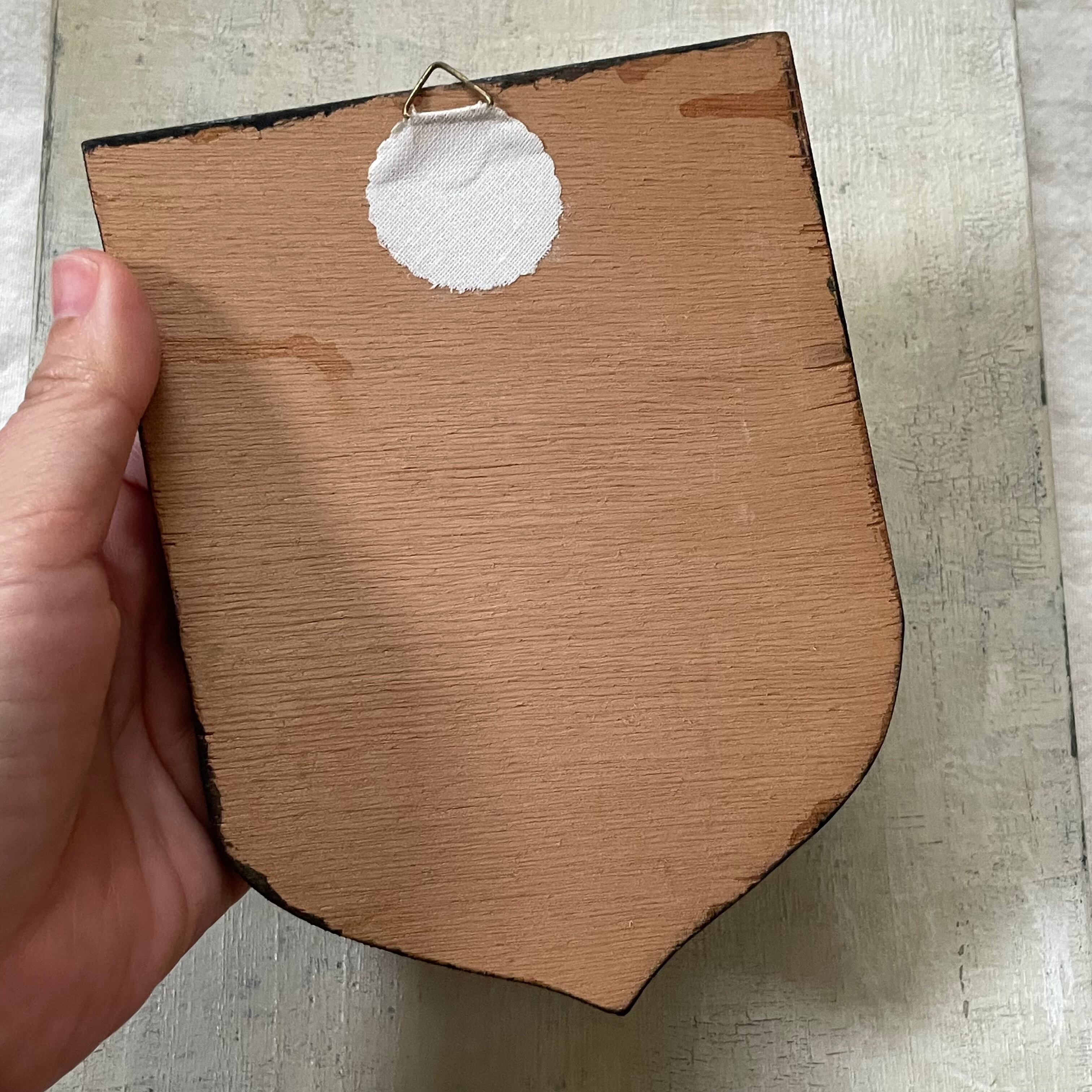 木製のドレスデンの紋章飾り | tsuitachi craft&brocante