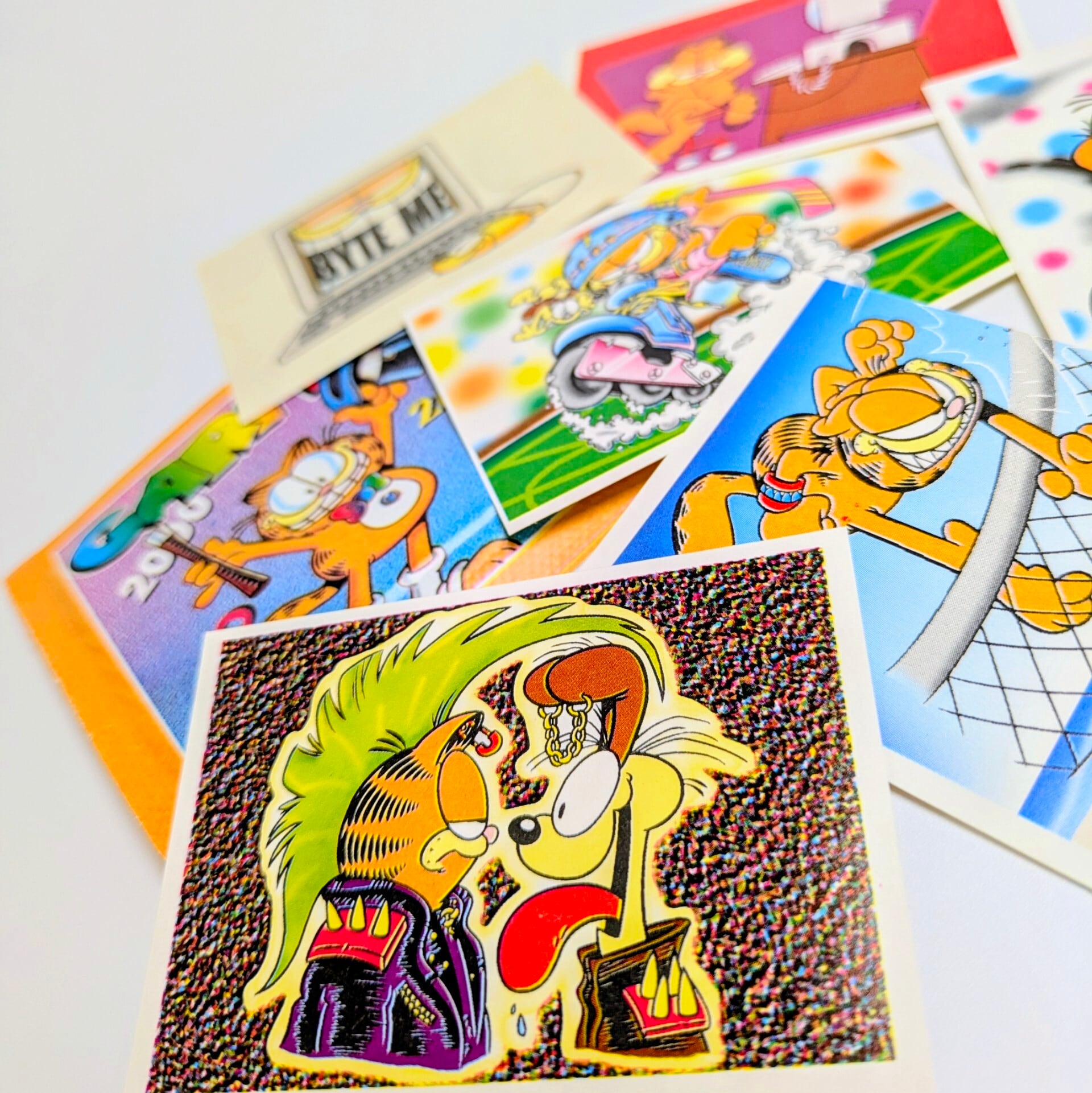 ☆送料無料！☆ VINTAGE 1996【 Garfield（ ガーフィールド ） 】 トレーディングアルバムステッカー 単品 （1個=6STICKER入）〚アメリカン雑貨 アメトイ〛